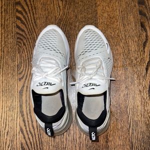 Womens shoes size 8.5 nike air max’s 270s.